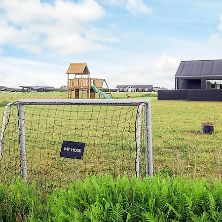 12 Person In Lokken-by Traum