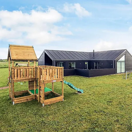 12 Person In Lokken-by Traum *