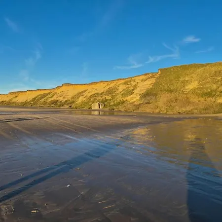 12 Person In Lokken-by Traum