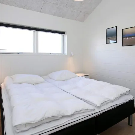 12 Person In Lokken-by Traum *